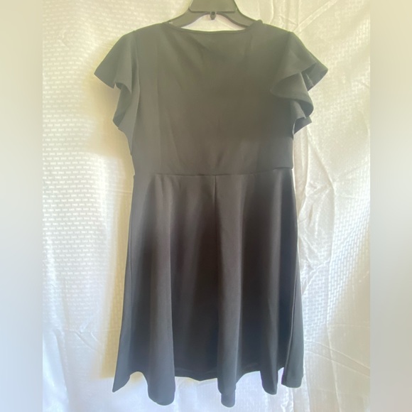 LITTLE BLACK DRESS🖤 - Picture 3 of 8